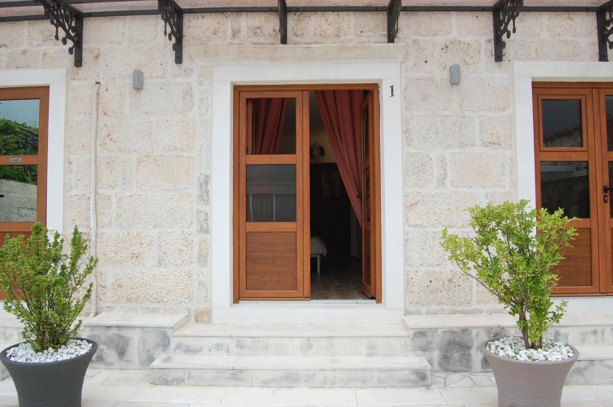 Hotel Sara Kotor Exterior photo